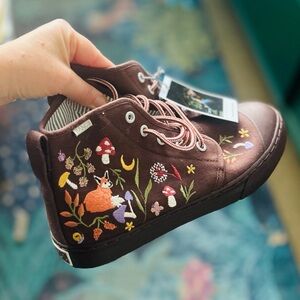 Bangs Women's Brown Embroidered Sneakers